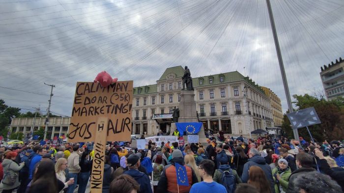 Mii de participanţi la mitingul pro-european